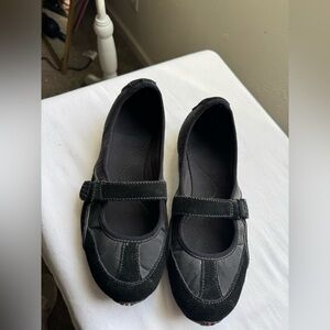 90s Y2K Predictions Black sporty Mary Jane flats with velcro strap 🖤 Size 8